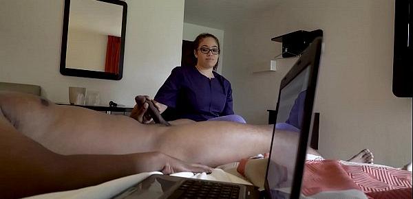  NICHE PARADE - Juicy Motel Housekeeper Agrees To Fuck On Her Break